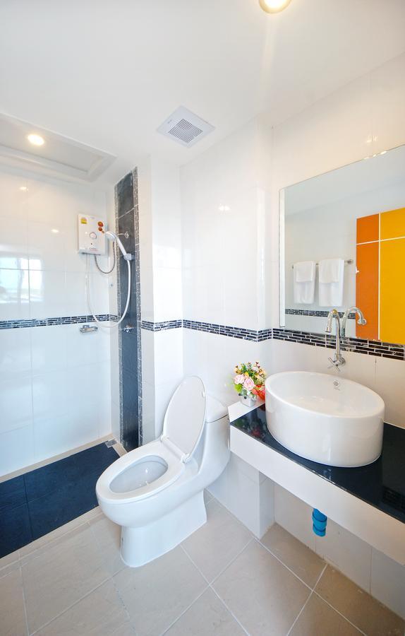 C Tower Hotel Surat Thani Rum bild
